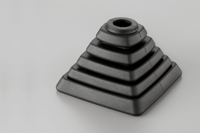 Pyramidenförmiger Faltenbalg aus Gummi